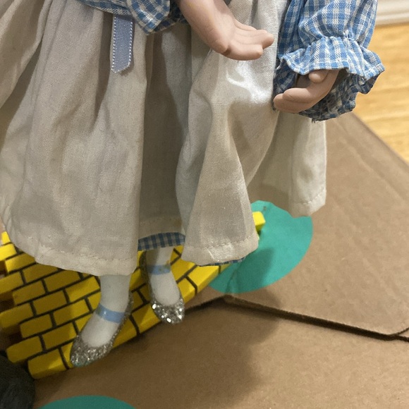 Limited edition Ashton Drake Wizard of Oz porcelain dolls. - Picture 5 of 9